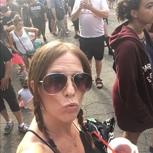 Meet your Posher, Angela